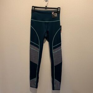 NWT FILA SPORT Womens high rise legging. Emerald w/black&white. Waist pocket S. 